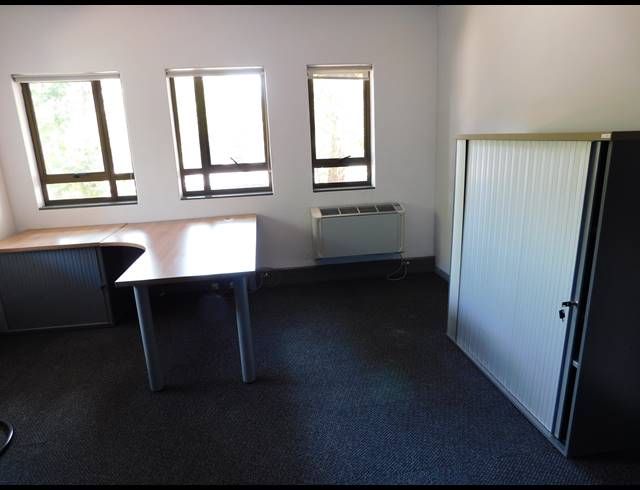 724M² OFFICE TO LET IN HYDE PARK